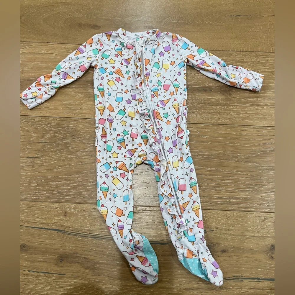 Posh Peanut ruffle butt onesie - size 6-9m - Picture 1 of 4
